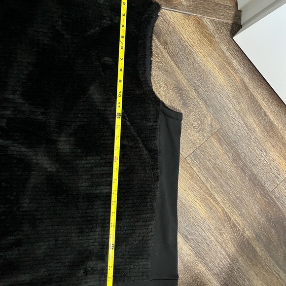 Mountain Hardwear
Polartec High Loft Vest - Men's 2XL - Picture 16 of 16